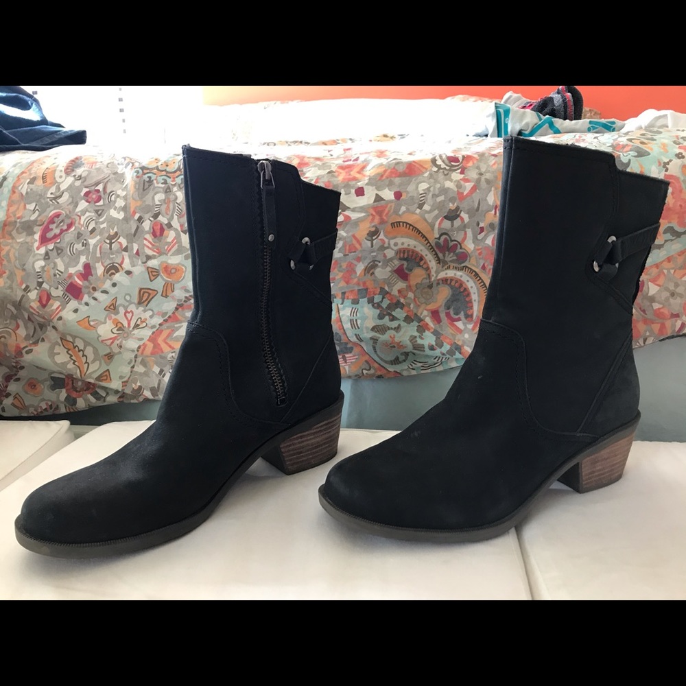 Teva Foxy Mid Boots women’s size 9